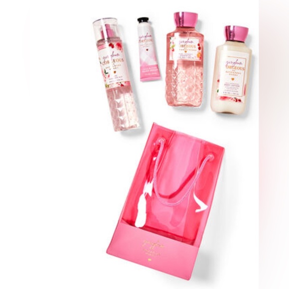 NWT Bath & Body Works Gingham Gorgeous Gift Bag Set of 4 & comes w/ BBW GIFT BAG - Picture 2 of 4